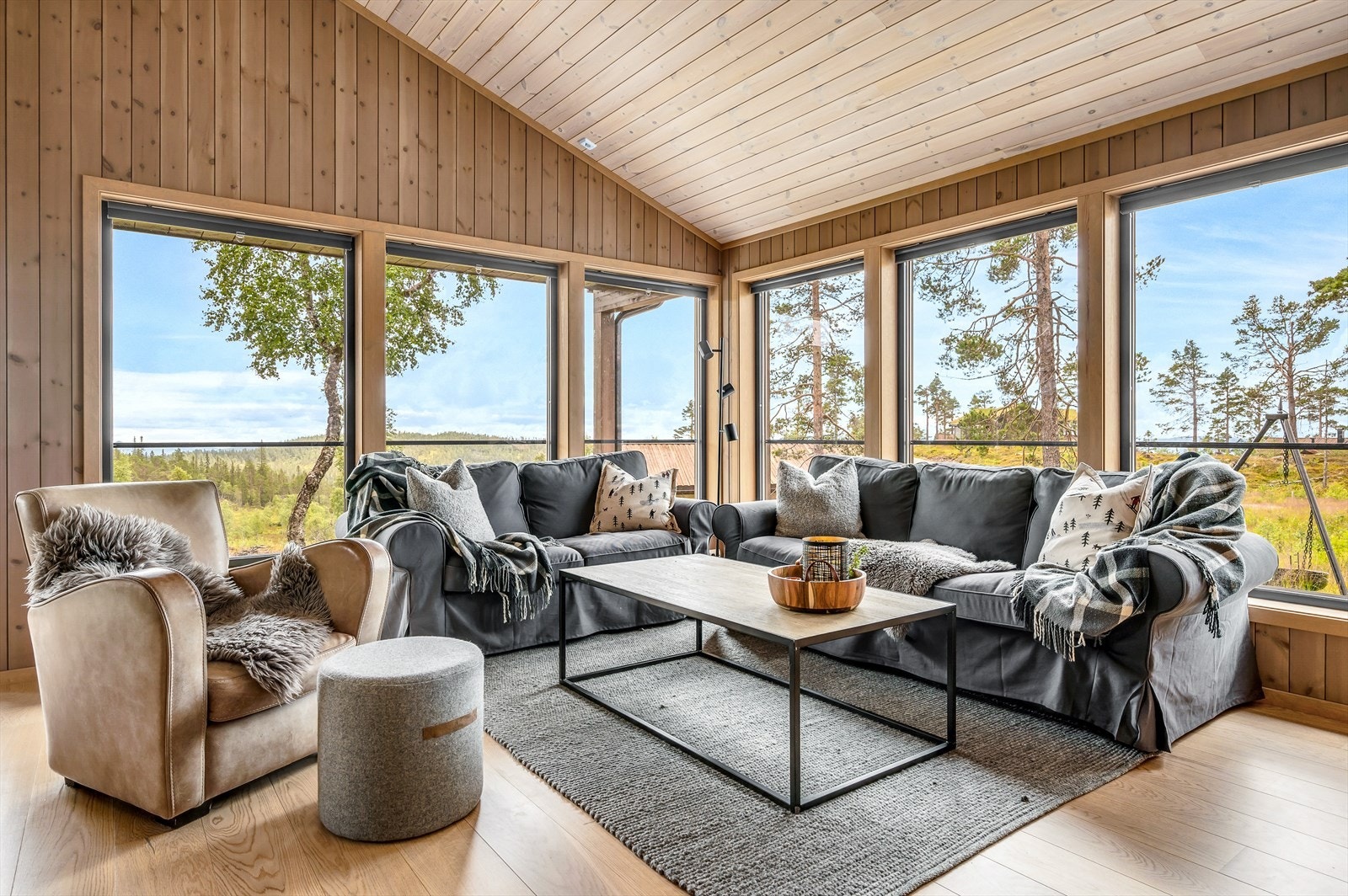 Her får man naturen rett inn via vinduene. Galleribilde
