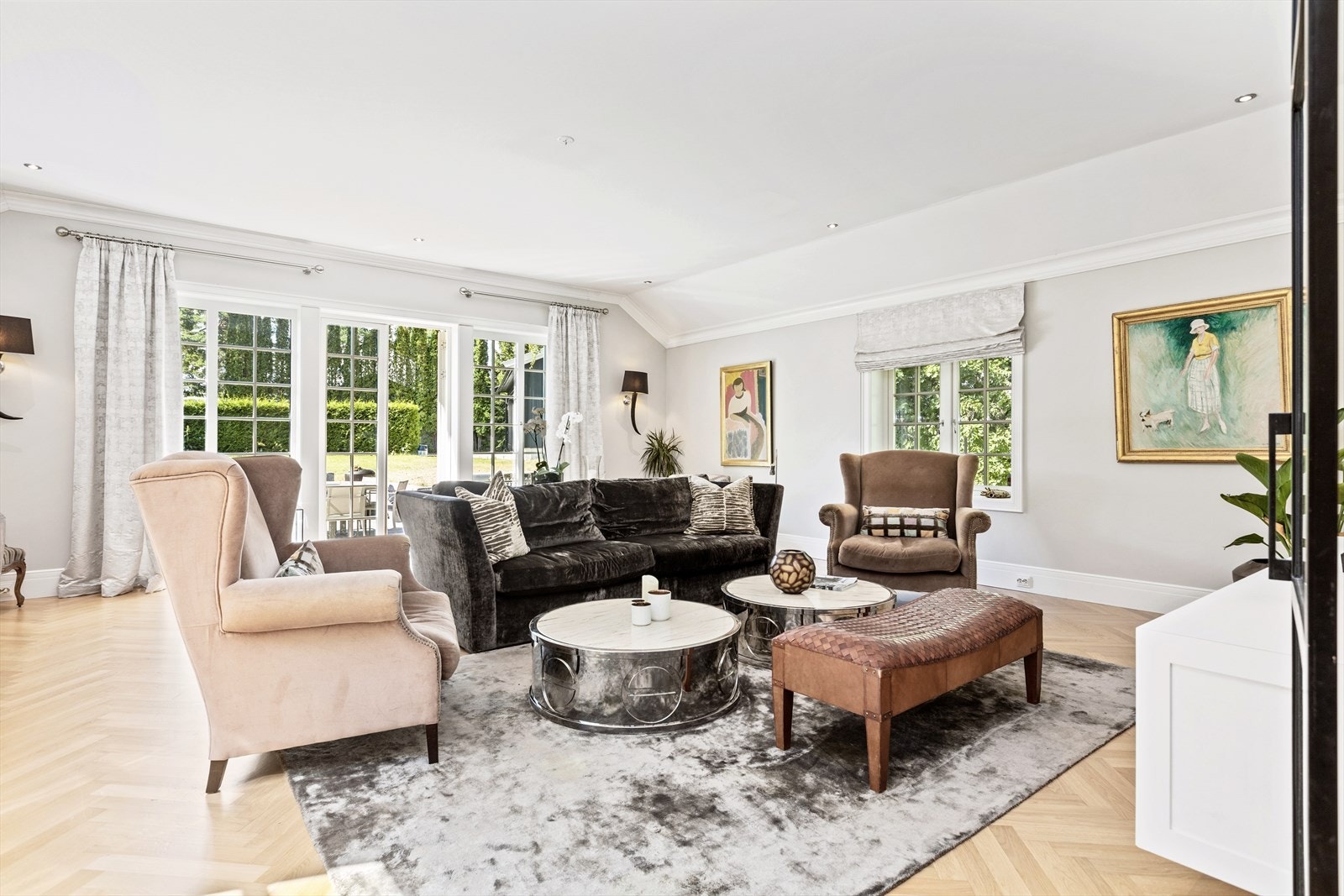 Boligen ble hovedsakelig pusset opp 2016/2017, og holder en gjennomgående høy standard med snekkertilpassede løsninger. Galleribilde