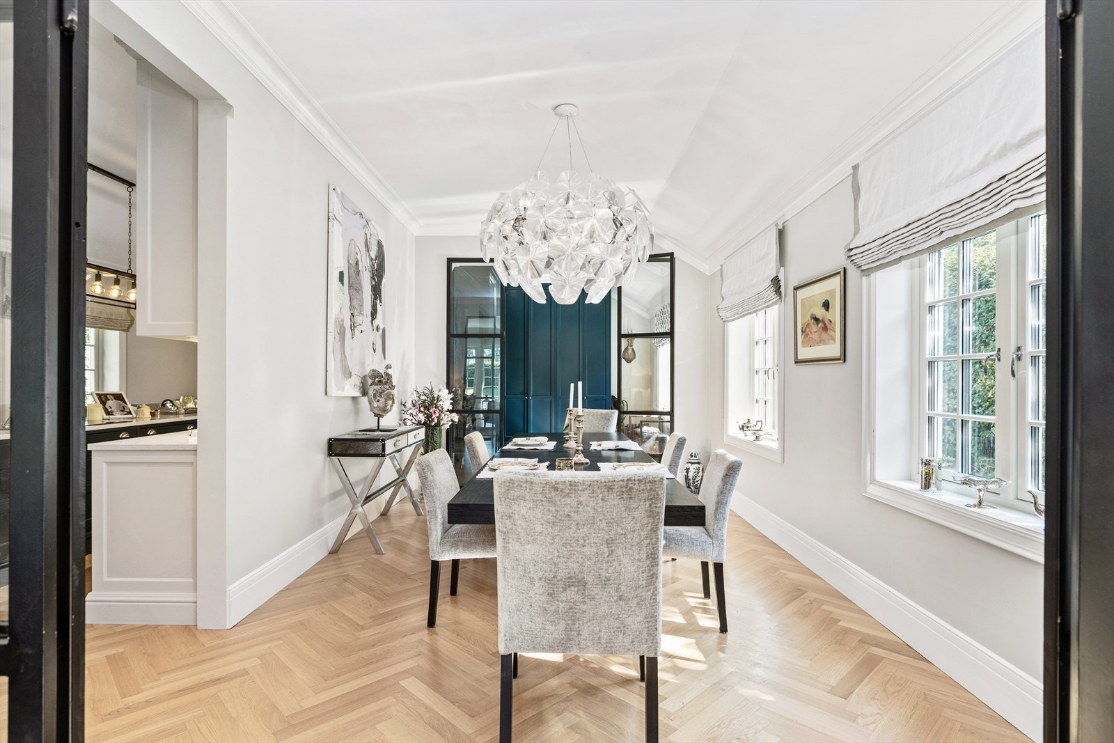 Boligen har god og innholdsrik planløsning. Galleribilde