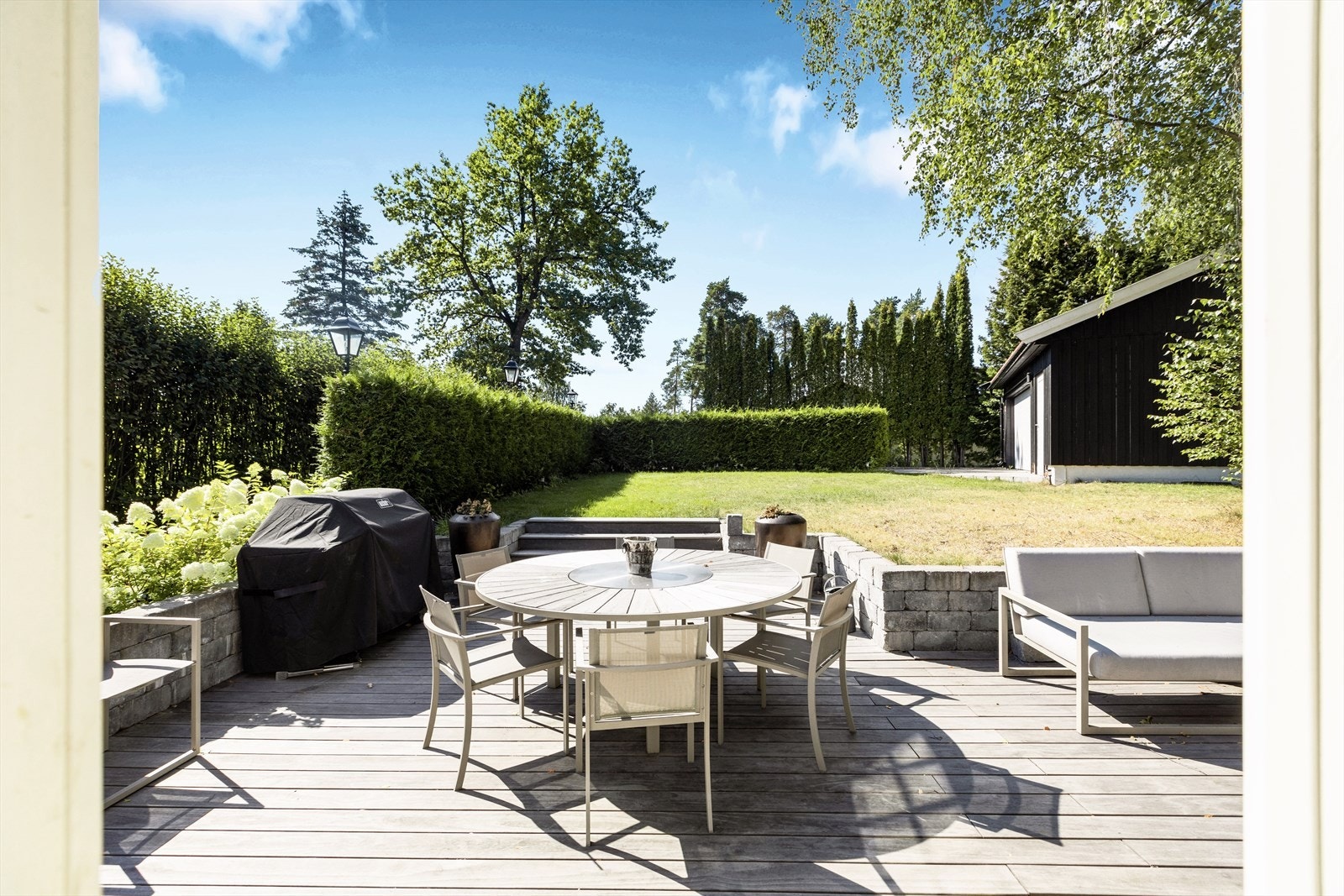 Dette er en unik, eksklusiv og innholdsrik familiebolig tegnet av den anerkjente arkitekten Magnus Poulsson Galleribilde