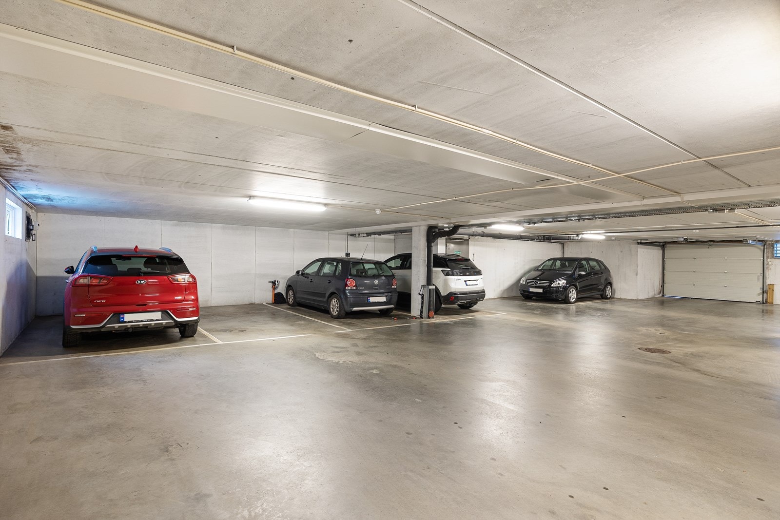 Egen p-plass i underetasje m/mulighet for elbil-lader. Heisadkomst Galleribilde