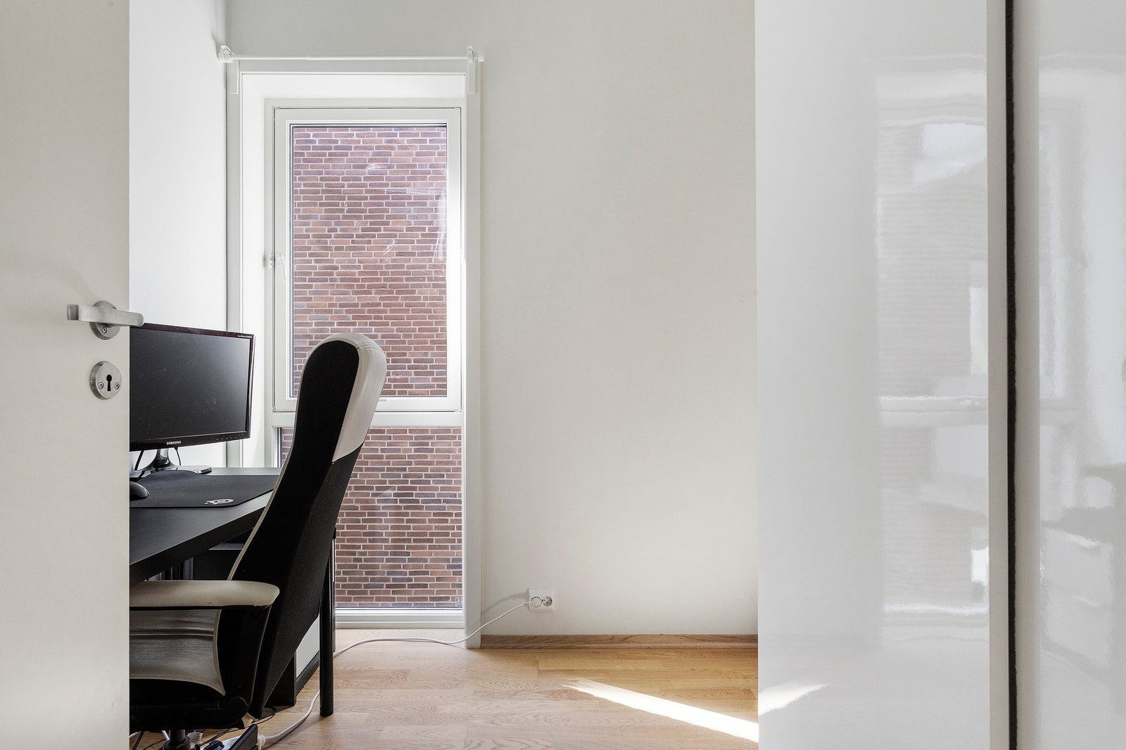I leiligheten har du også et disp. rom som i dag brukes som kontor. Rommet er på 5,5 kvm. Galleribilde