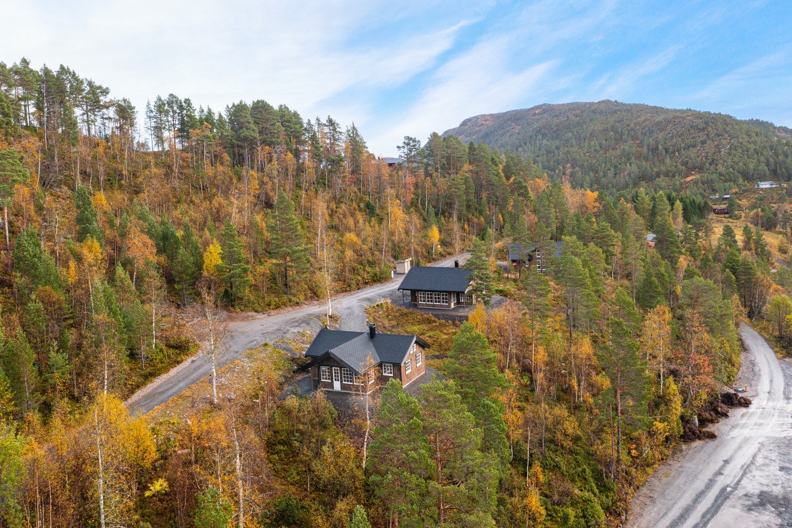 Vessemarka er veldig ettertraktet for turgåere og for de fiskeinteresserte. Både vår, sommer og høst byr fjellet på mange flotte fotturer. Galleribilde