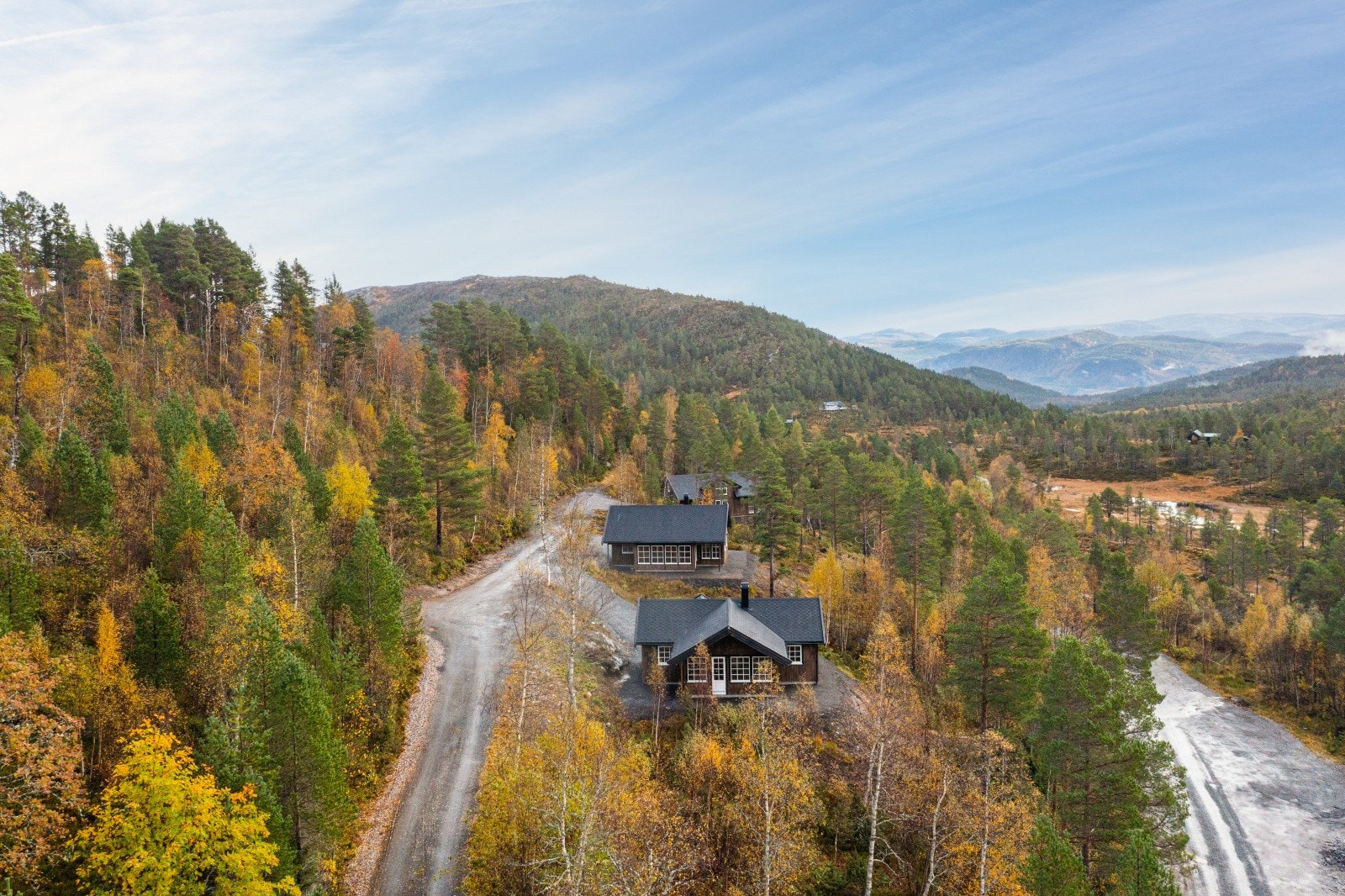 Fra hytta er det umiddelbar nærhet til preparerte skiløyper vinters tid. Løypene går fra ca 150 moh, og opp til ca 400 - 500 moh, helt til den velkjente Steinhytta. Galleribilde