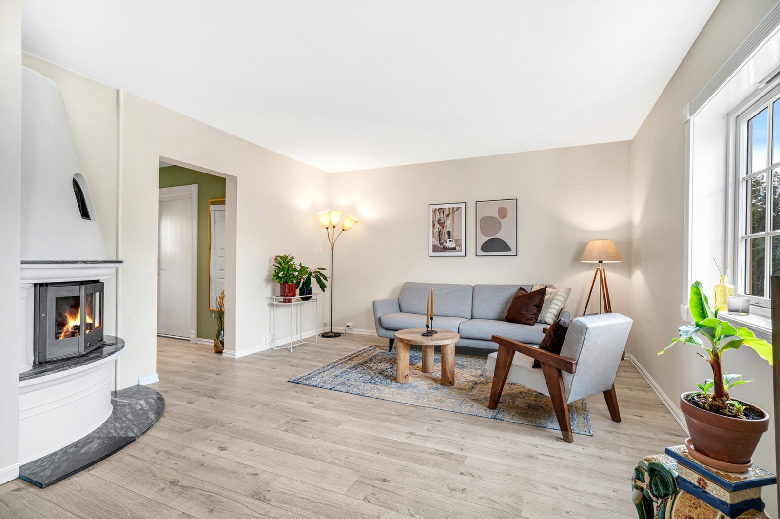 Boligen varmes hovedsakelig opp via varmekabler i gulvet og vedfyring. Galleribilde