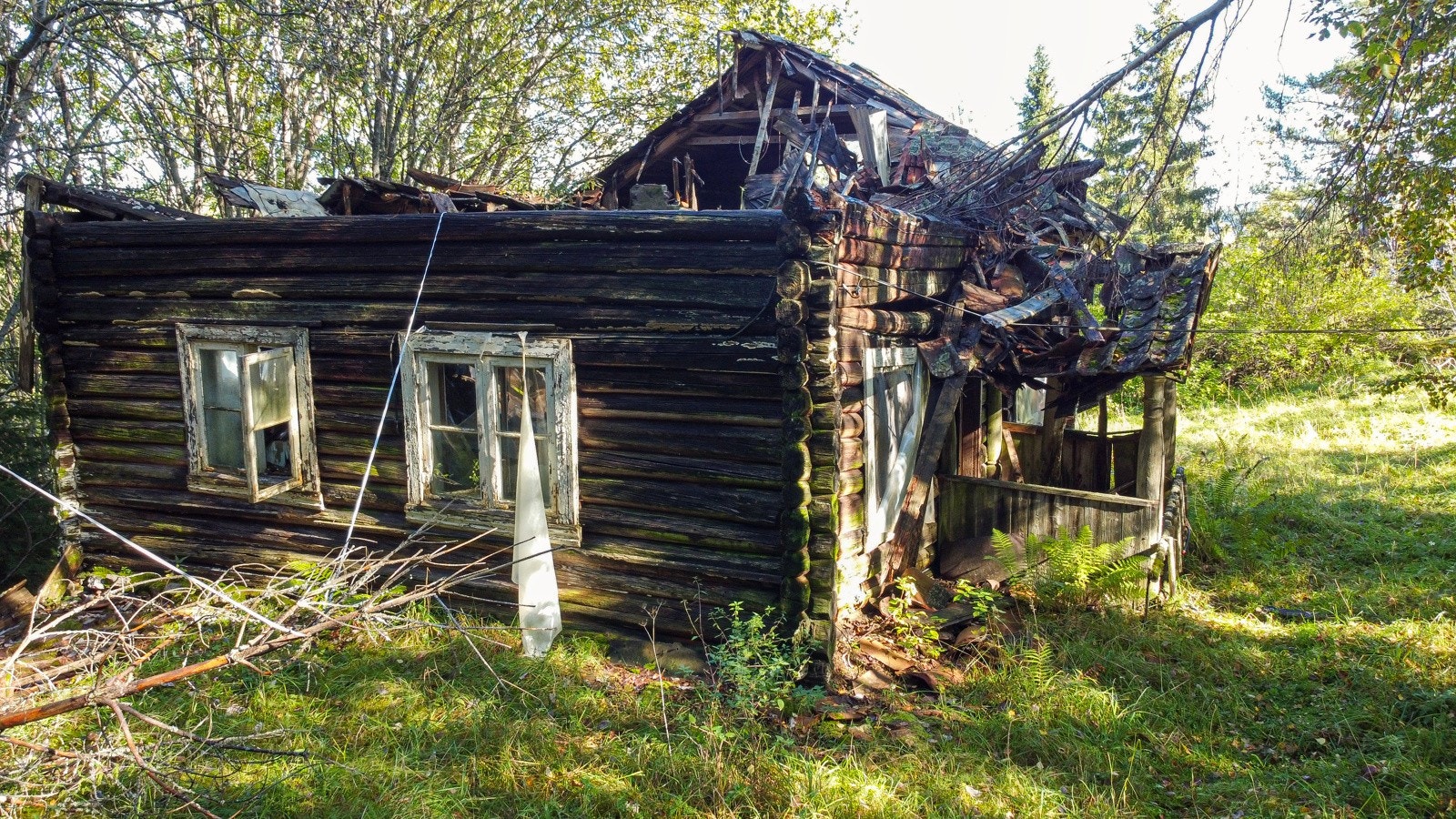 Det er registrert ett våningshus på eiendommen per i dag, samt 2 landbruksbygninger, alle fremstår i svært dårlig forfatning og er ikke beboelige. Galleribilde