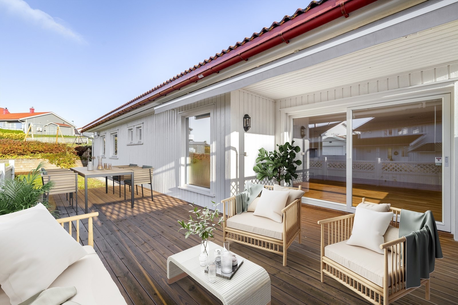 Boligen innehar en god, praktisk planløsning med alt på ett plan og fin, sydvestvendt terrasse. | Digital møblering, kun en illustrasjon. Galleribilde