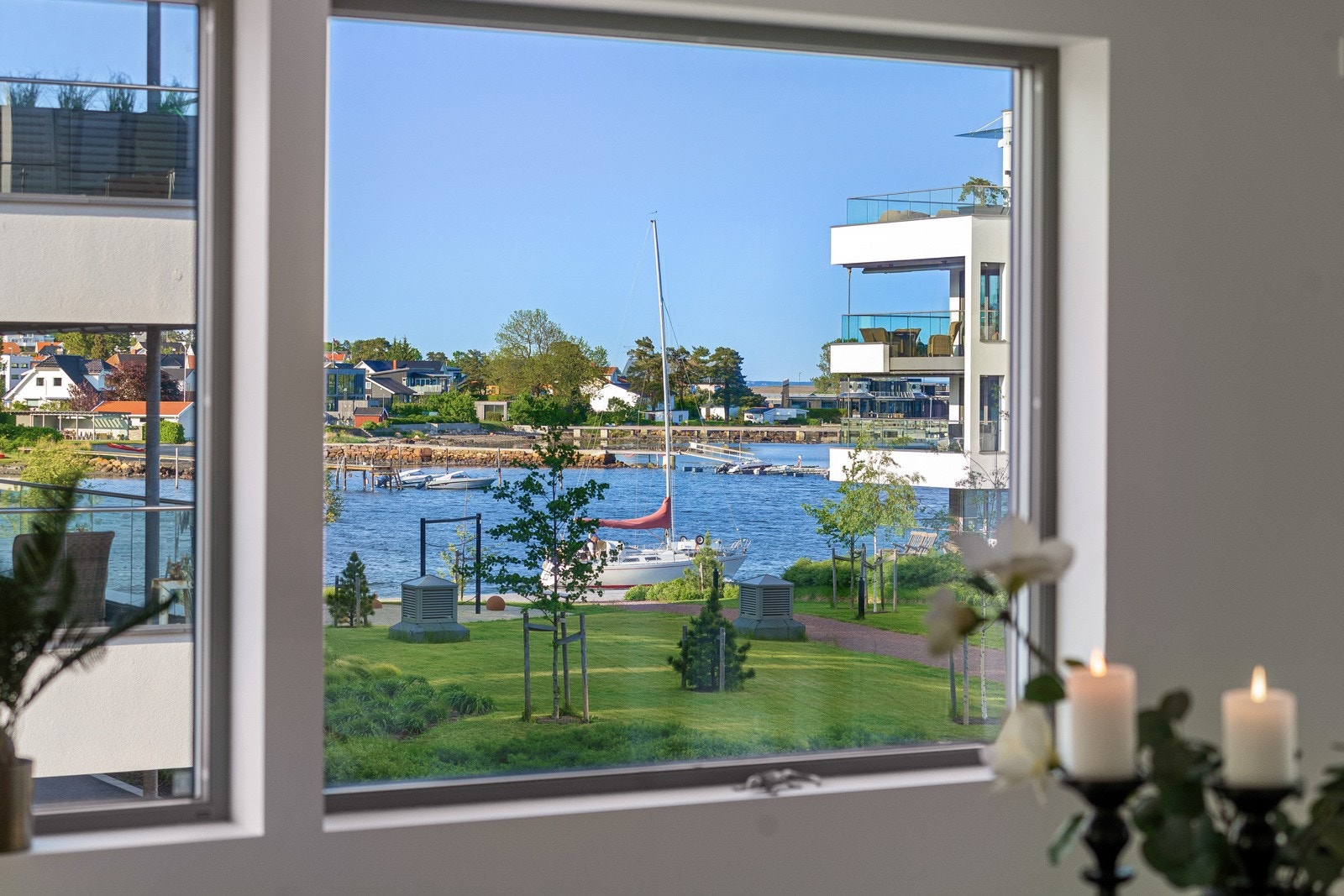 Velkommen til Strandveien 25B - rett ved sjøen og flott utsikt Galleribilde