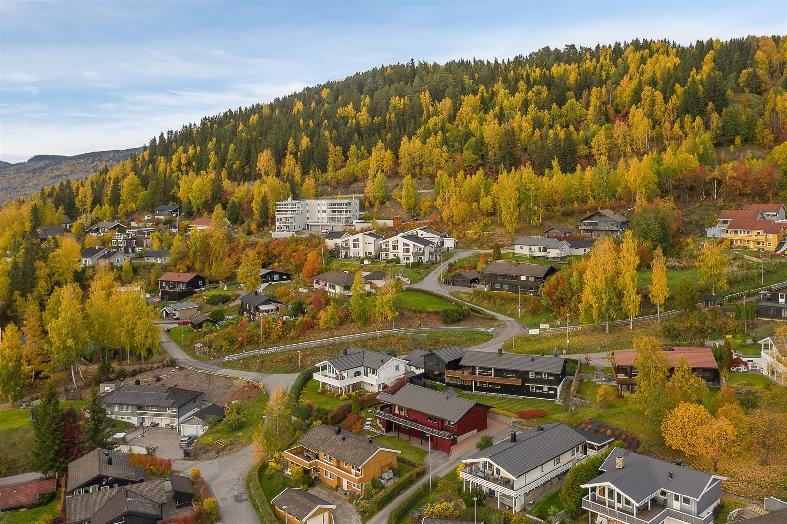 Et attraktivt boligområde med nærhet til fine turmuligheter sommer som vinter Galleribilde