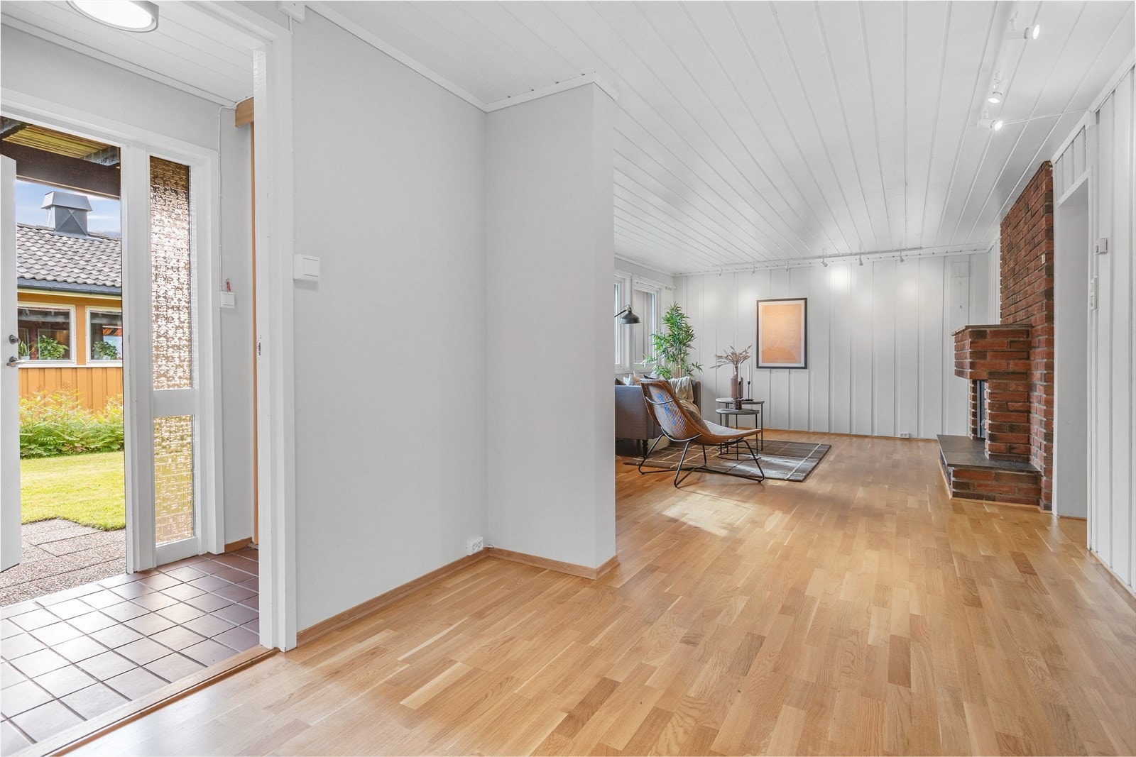Underetasje med egen inngang - Det er trappegang innvendig i huset mellom etasjene Galleribilde