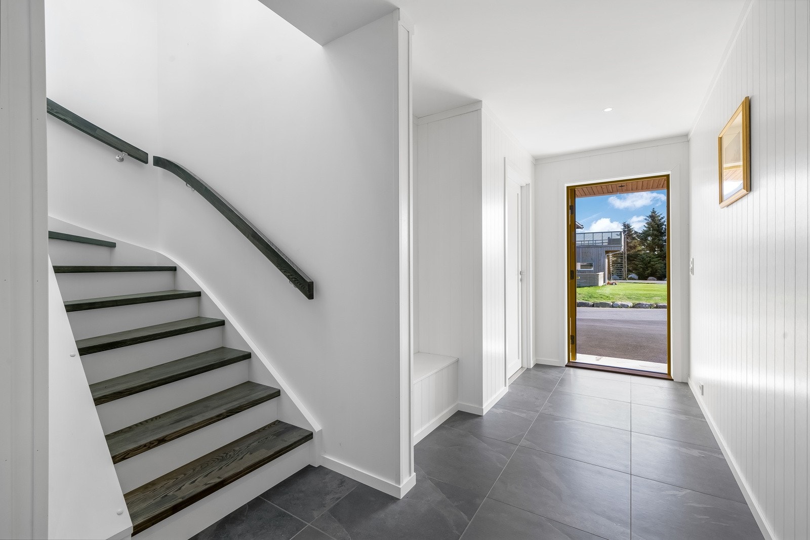 Hall med avkledningsplass. Galleribilde