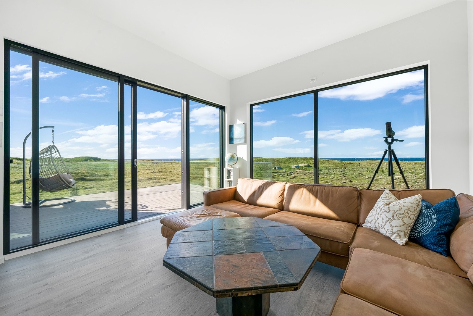 Senk deg ned i sofaen og nyt utsikten. Galleribilde