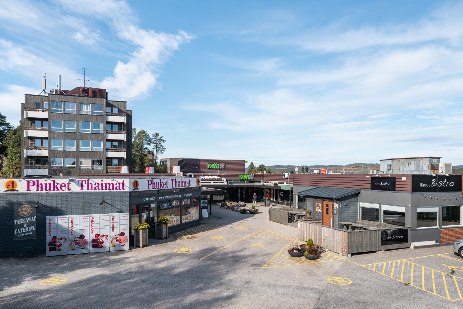 Kort avstand til dagligvarebutikk, restaurant og bistro bl.a. Galleribilde