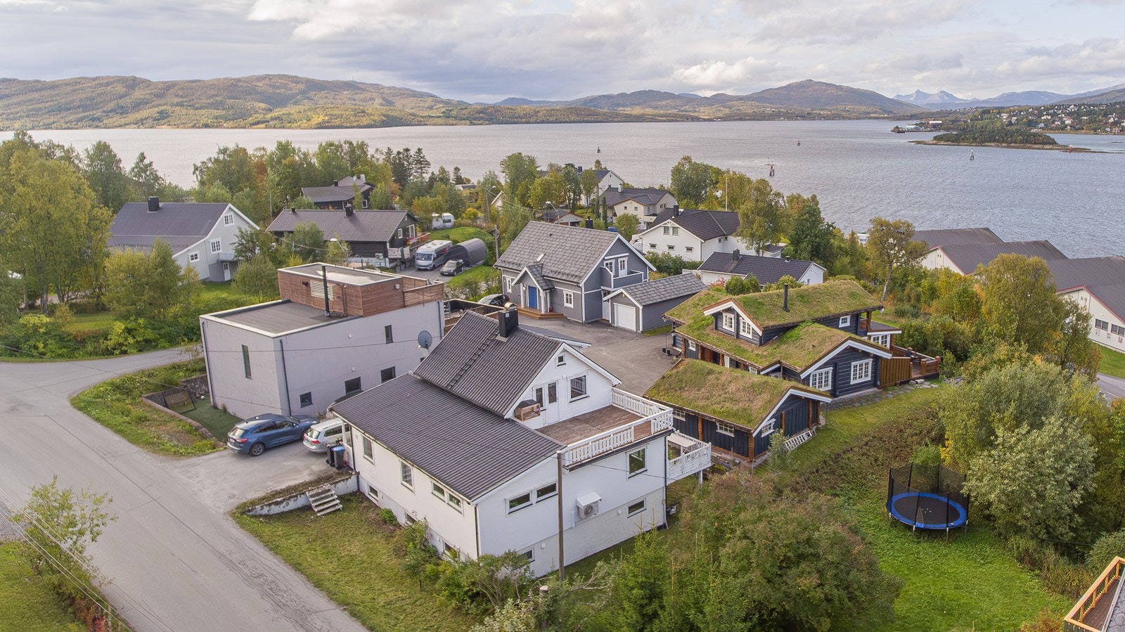 Også gangavstand til Finnsnes sentrum. Galleribilde