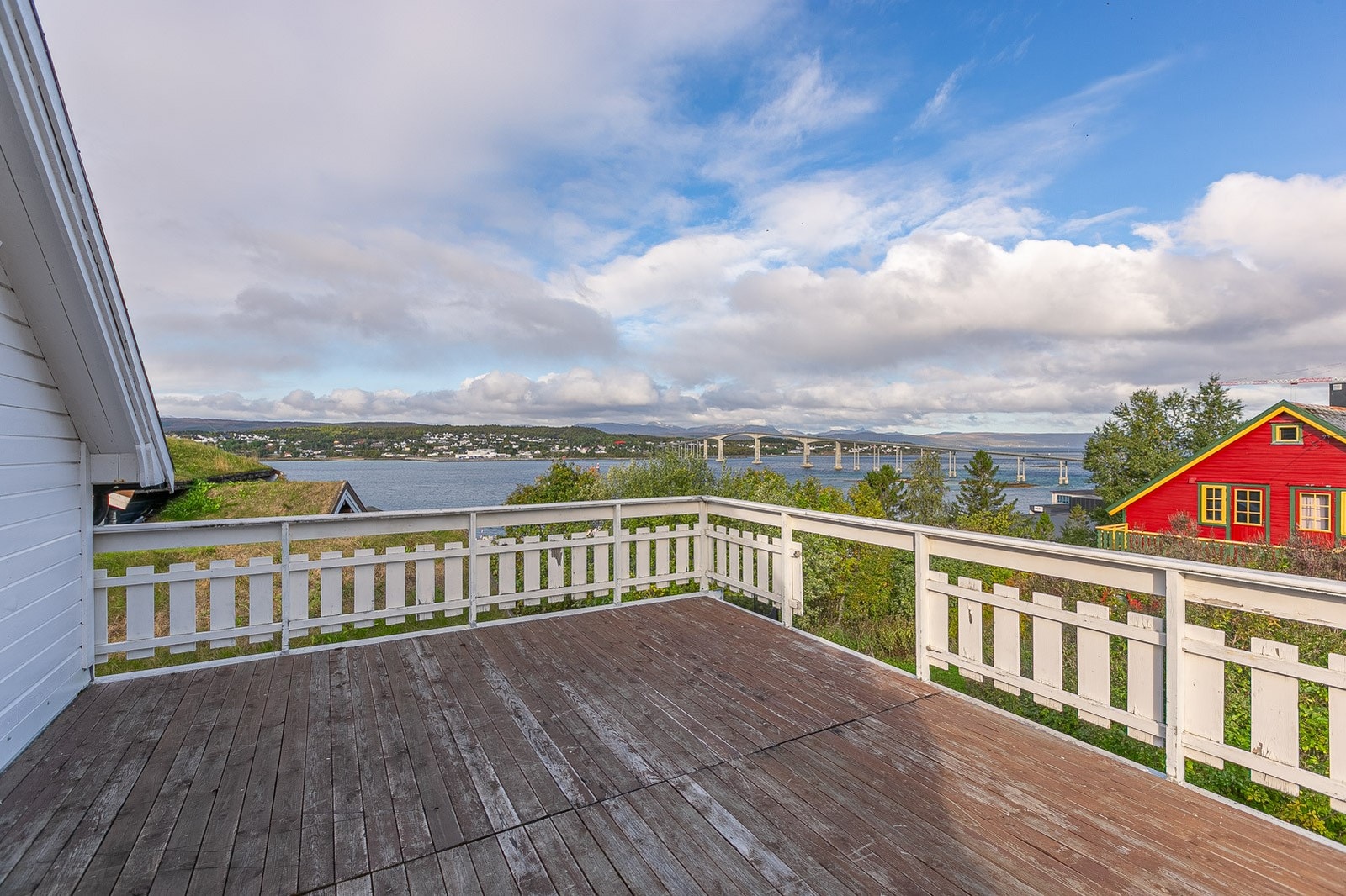 Fantastisk utsikt mot Senja og gode solforhold. Galleribilde