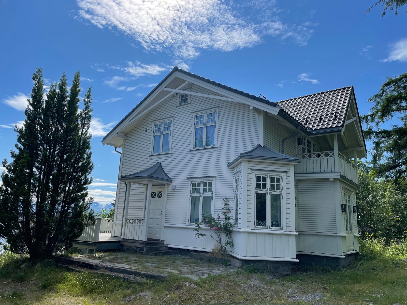 Velkommen til Fannestrandvegen 152, 6422 Molde. Enebolig med høy standard. Møblert. Galleribilde