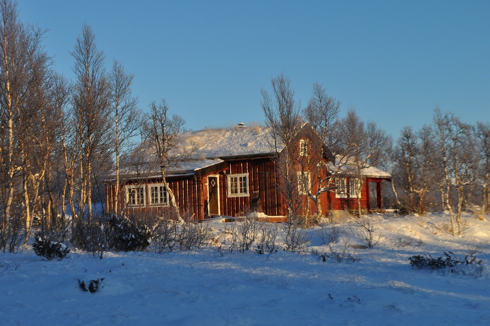 Hver tomt kan bebygges med hytte og nødvendige bihus (uthus, anneks ol.) Galleribilde