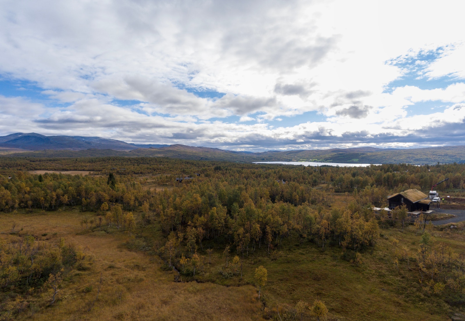 Kjølvollen hyttefelt ligger i Stugudalen, Tydal ved foten av det store og praktfulle fjellområdet Sylan Galleribilde