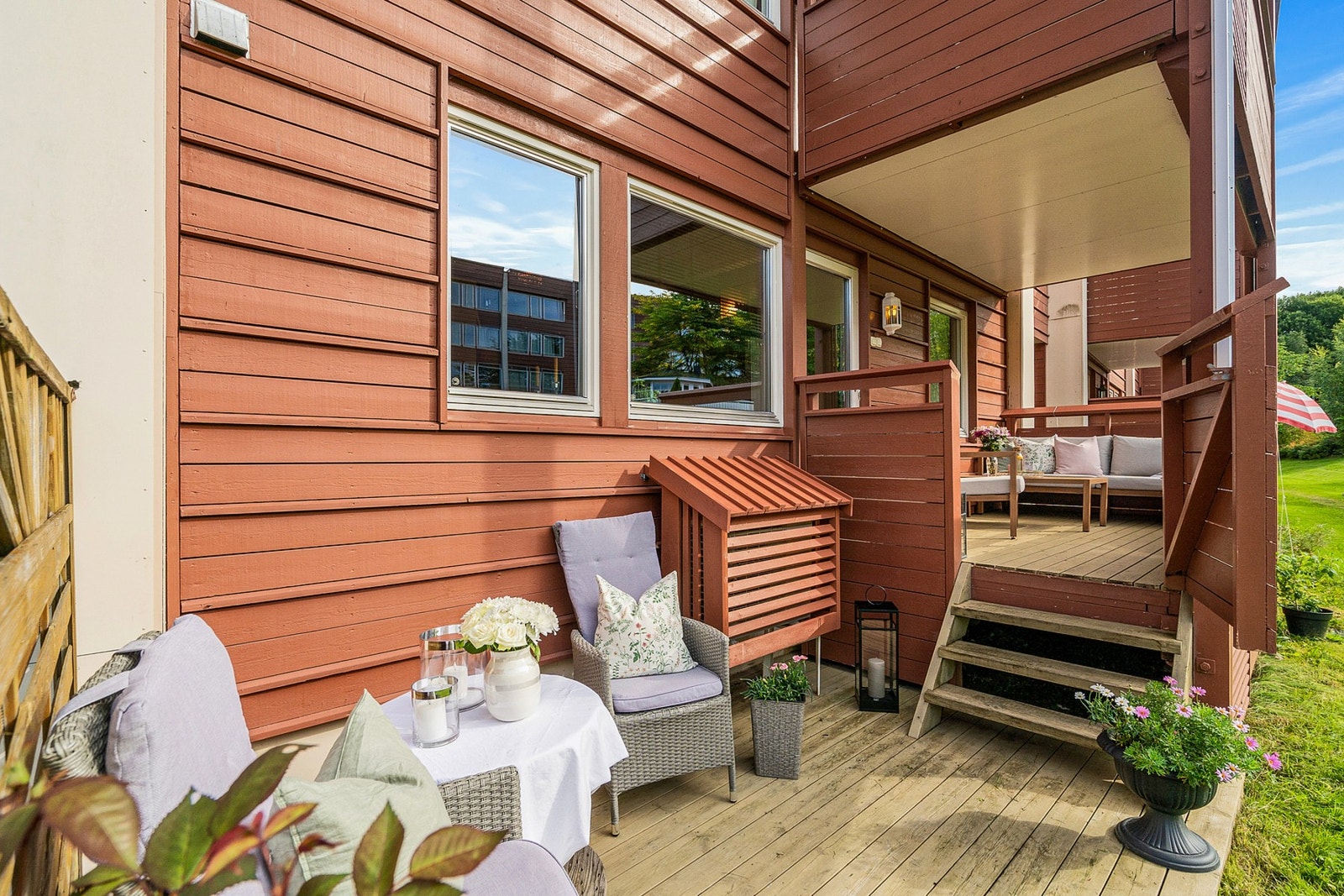 God plass til ønsket utemøblement på veranda og terrasse. Galleribilde