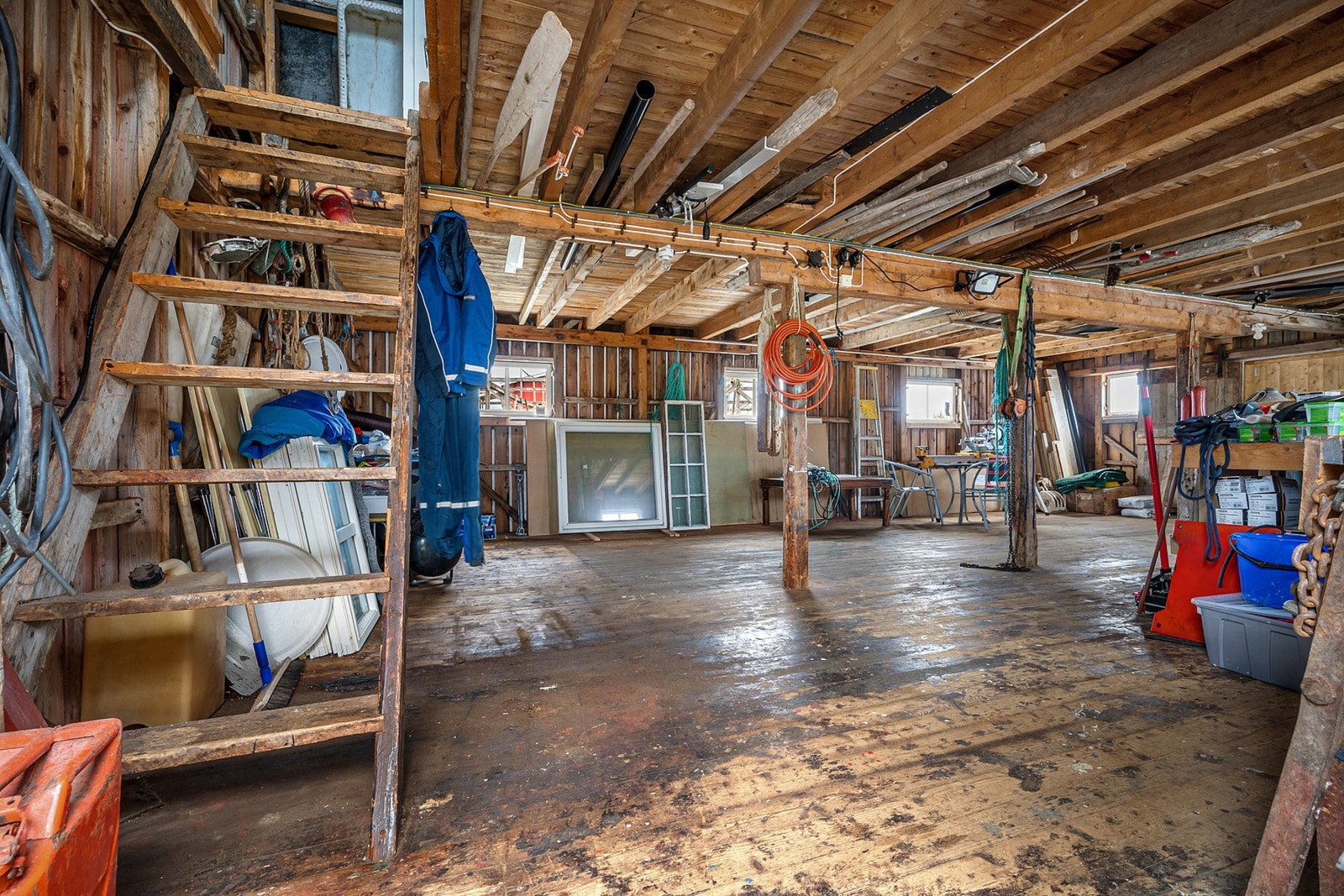 Trapp opp til loftetasje Galleribilde