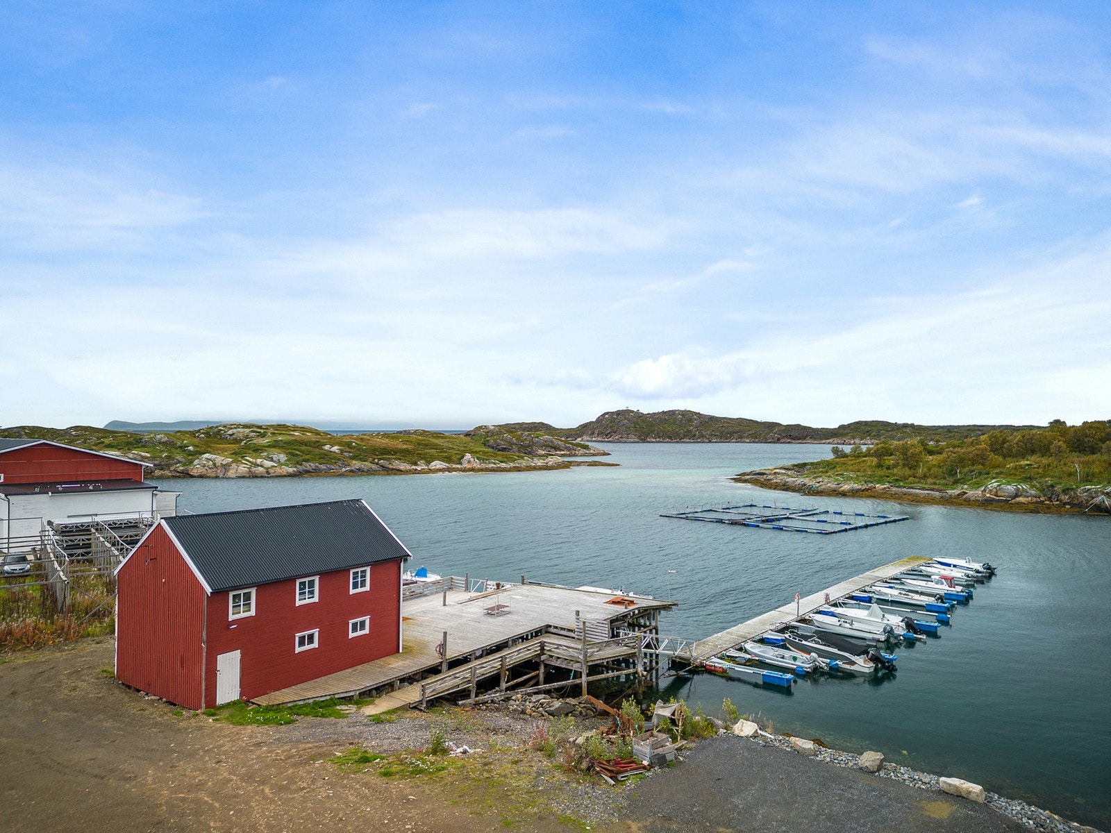 Eiendommen består av to bruksnummer og er på totalt 1230 kvm Galleribilde