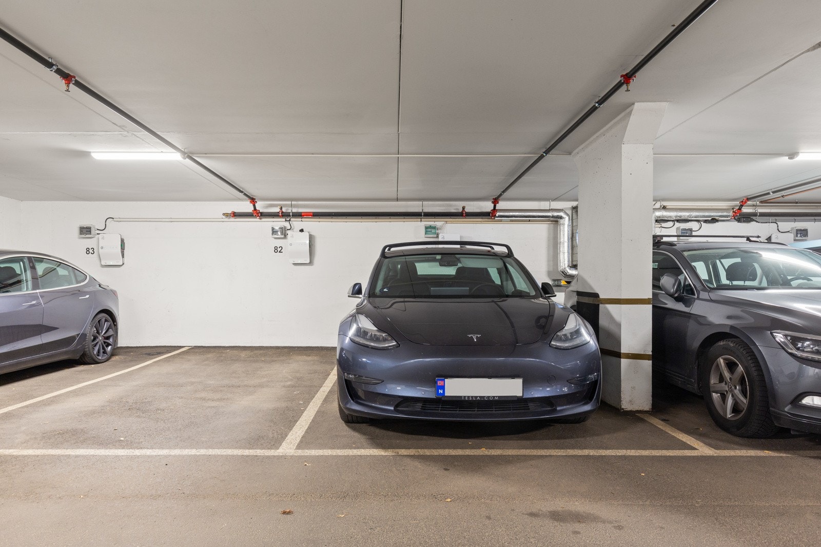 Det medfølger parkeringsplass i felles, lukket garasjeanlegg med lader. Galleribilde