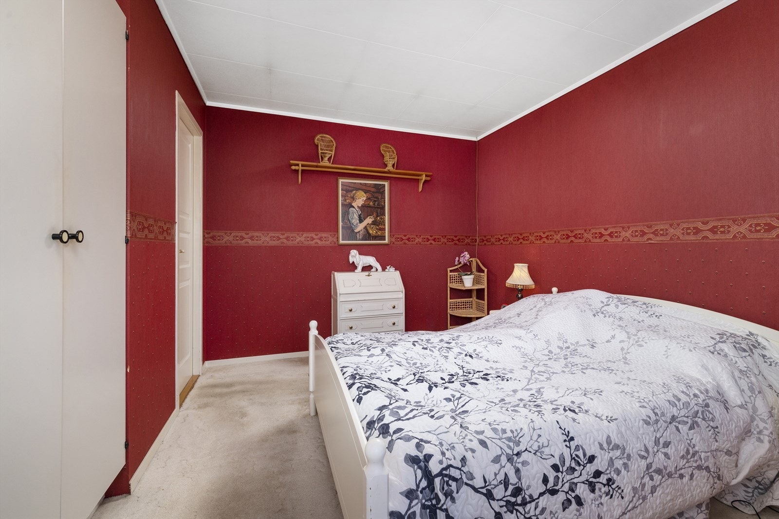 Det er god plass til både dobbeltseng og garderobe. Galleribilde