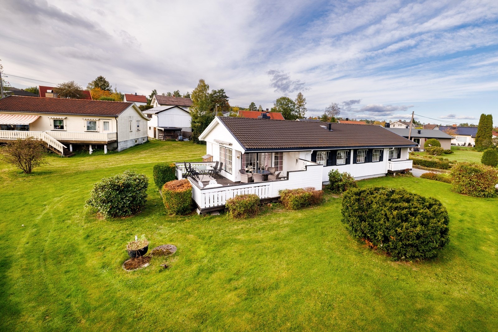 Boligen ligger fint og solrikt til på Rolighetsmoen i Geithus. Galleribilde