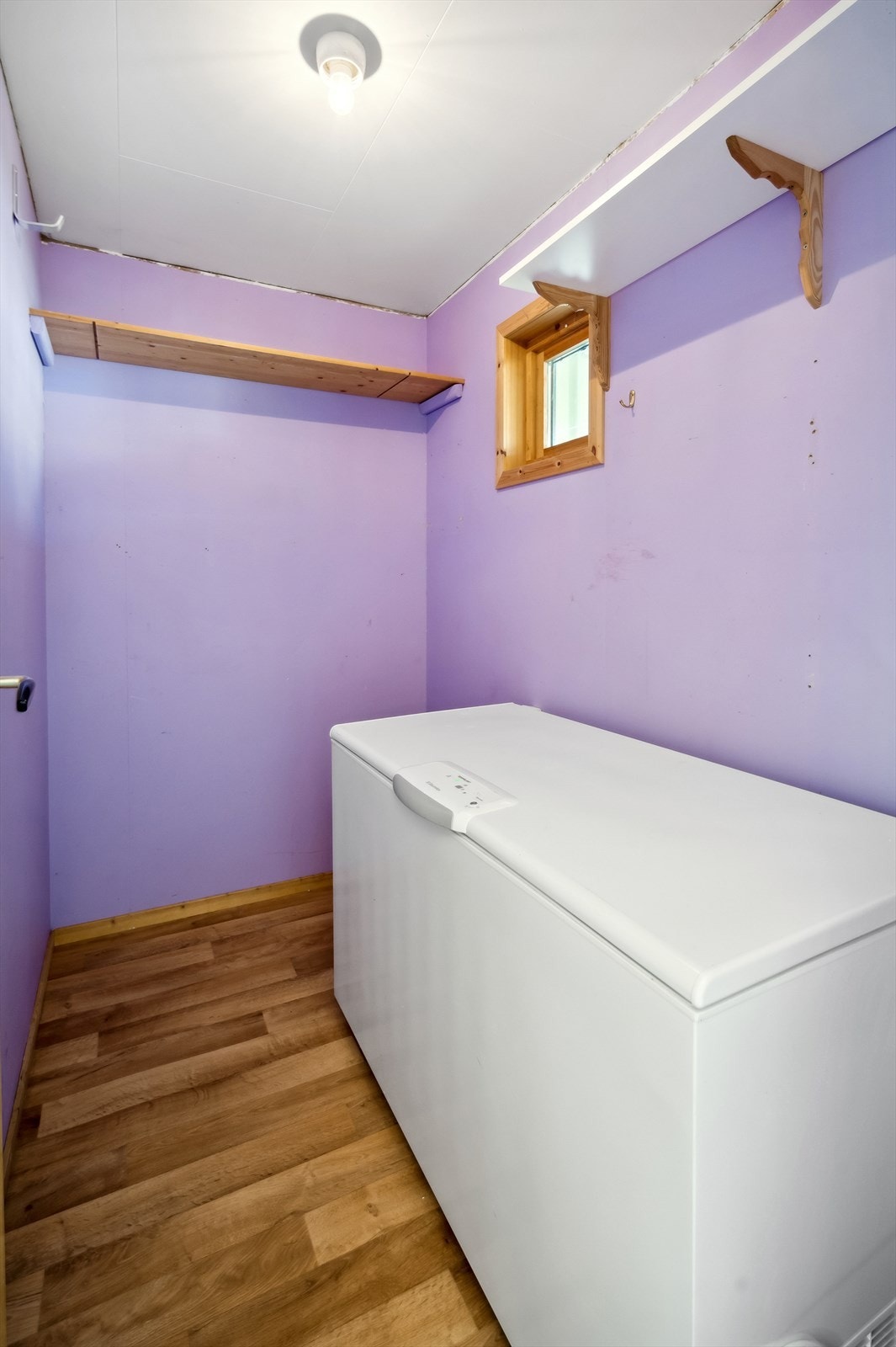 - Ved vindfanget er det to boder. Galleribilde