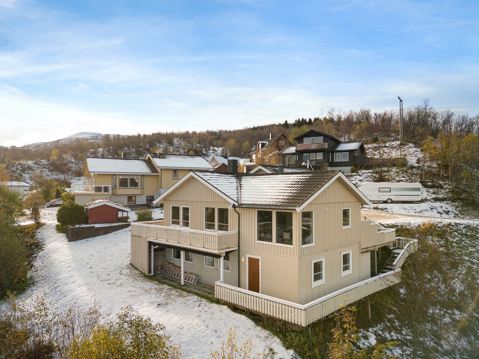 - Endetomt med kort 50 meter til turløypa starter opp mot Pevannet, Musvannet og resten av den flotte fjellheimen i Harstad. Vinterstid får du oppkjørte skiløyper rett fra barnehagene oppi bakken. Galleribilde