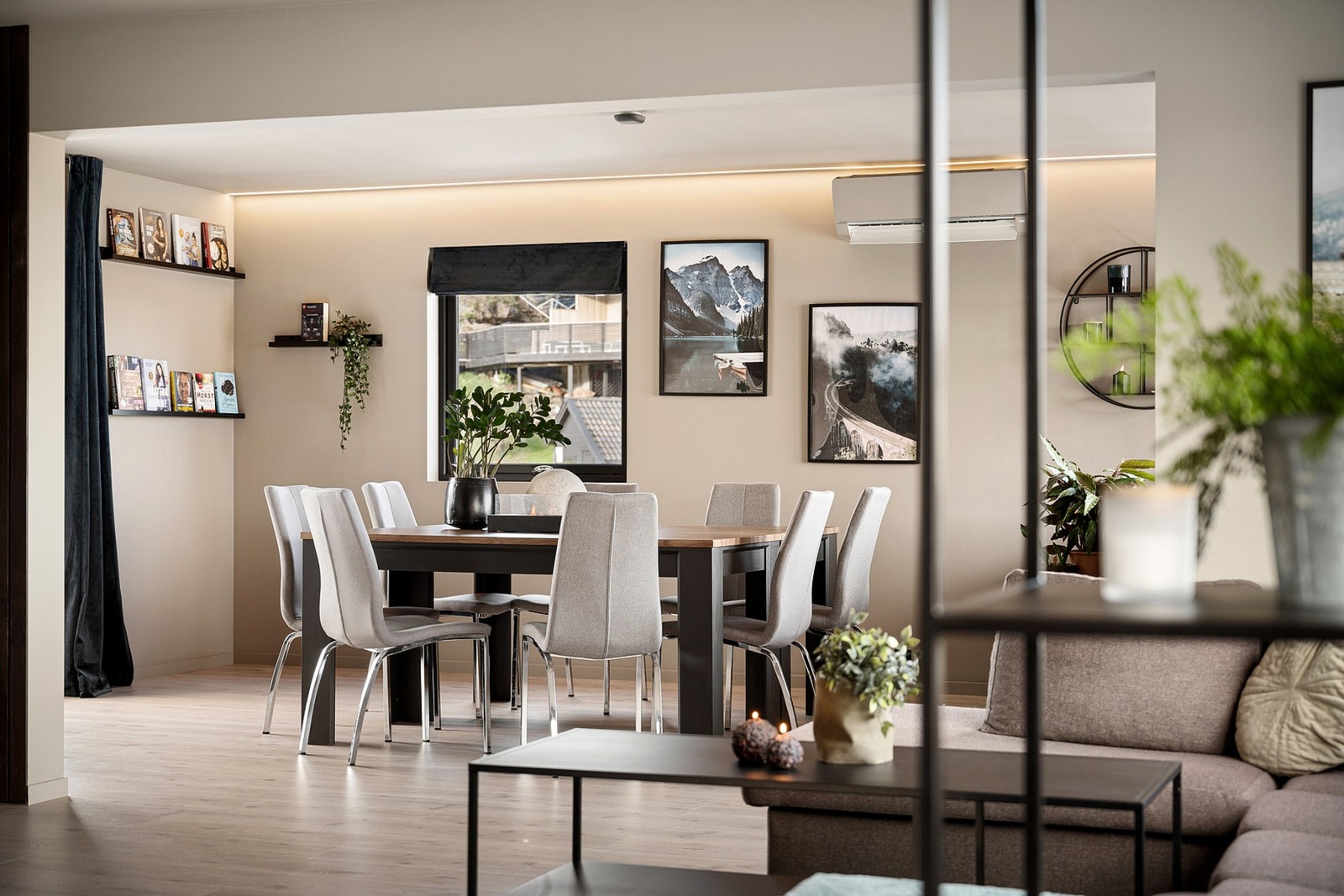 Stor og trivelig spisestue Galleribilde