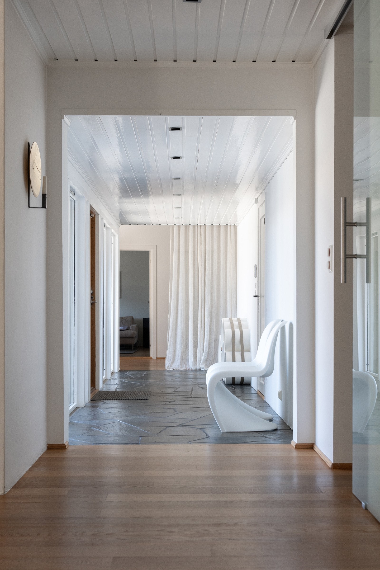 Hallen som binder de to huskroppene sammen - og som særlig fanger ettermiddagslyset. Galleribilde