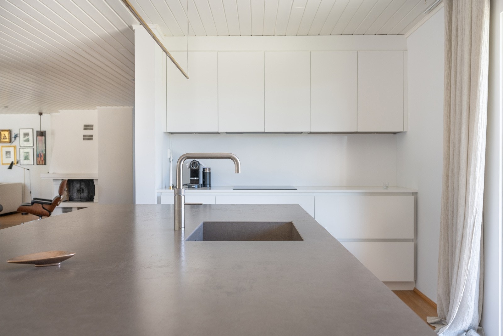 En innholdsrik og minimalistisk, men samtidig velutstyrt innredning fra Italienske Binova. Galleribilde