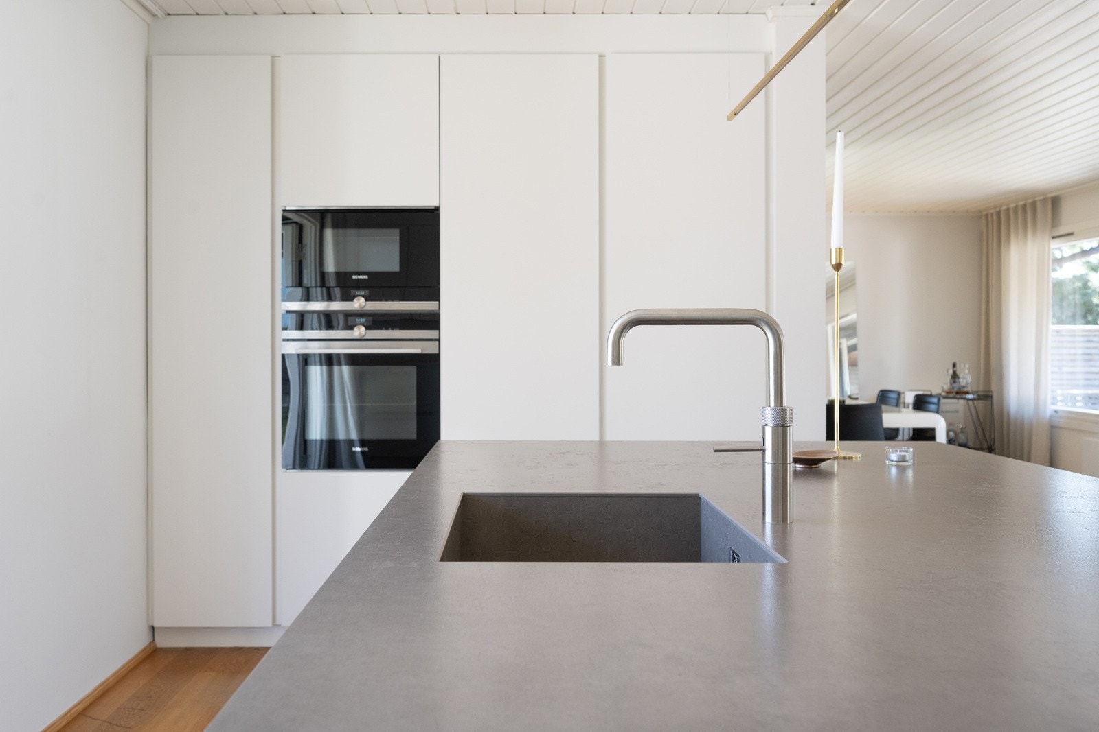 Innredningen er utstyrt med Quooker for tapping av varmtvann. Galleribilde