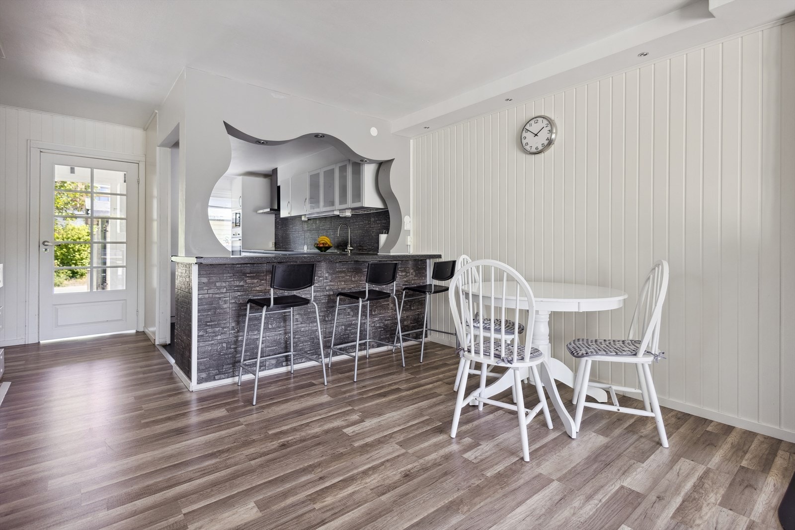 Koselig spisegruppe hvor du og din familie kan nyte et godt måltid. Galleribilde