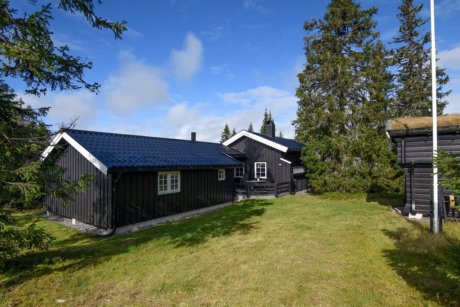Parkeringsmuligheter rett ved hytten Galleribilde