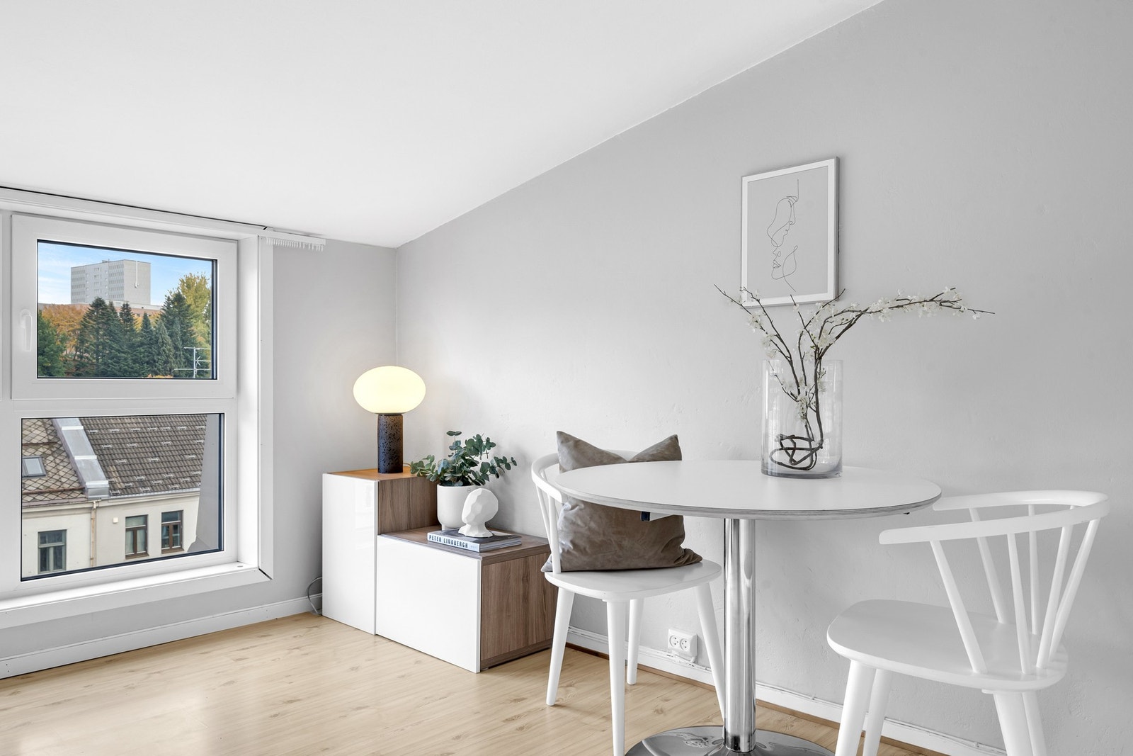 Hybelen har lave felleskostnader og ligger i et veldrevet borettslag. Galleribilde