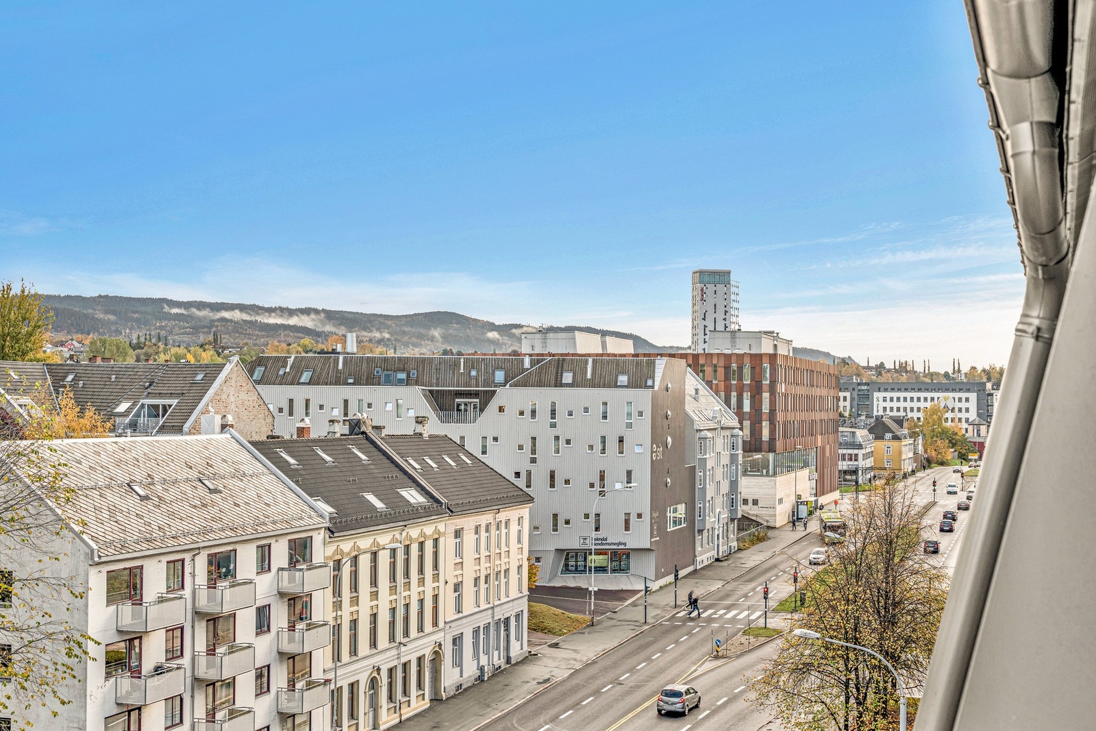 St.Olavs, Høyskoleparken og Finalebanen ligger rett utenfor døren. Galleribilde