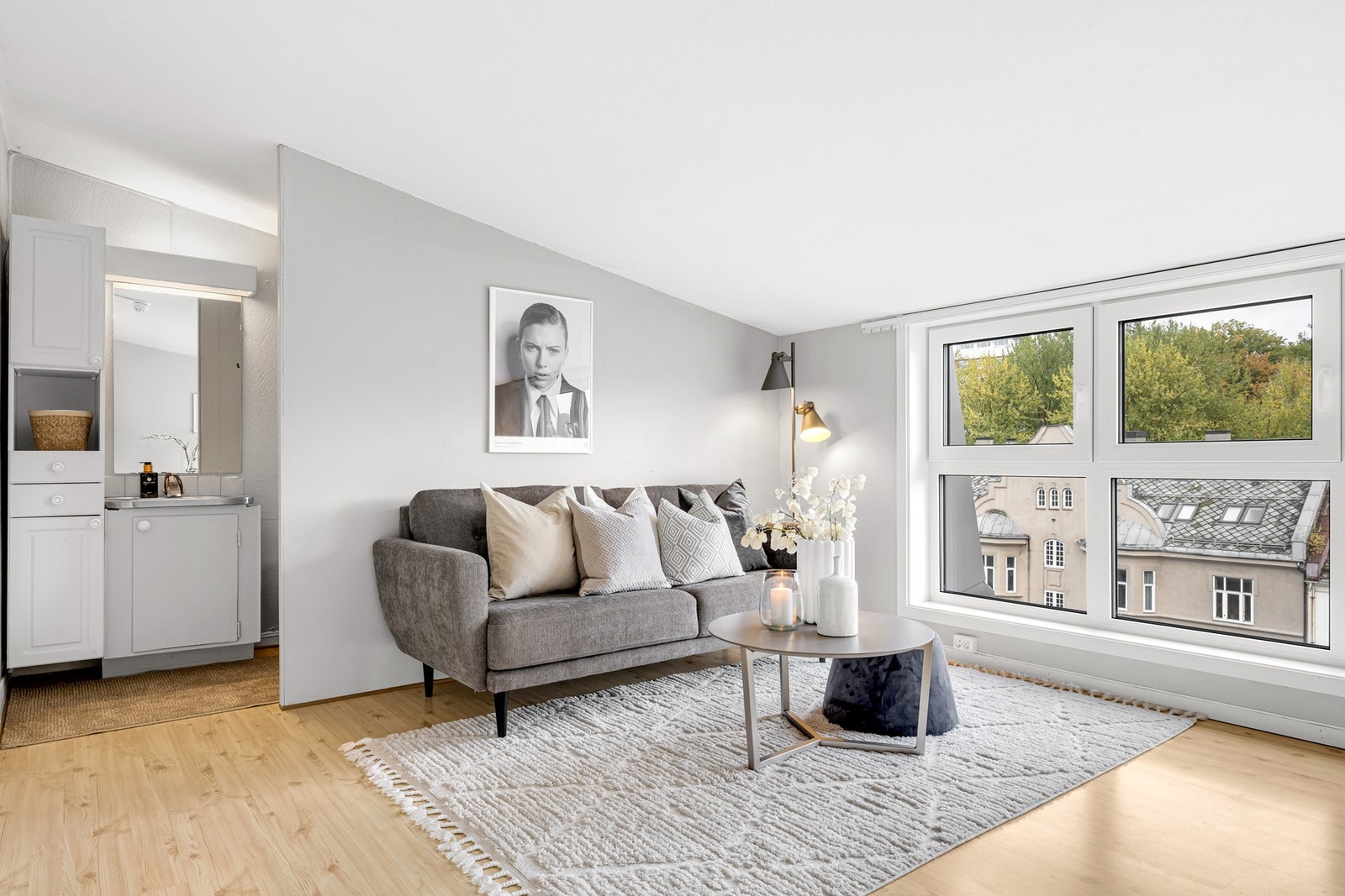 Det ble byttet vinduer, tak og fasadevegg i 2016 samt installert balansert ventilasjon. Galleribilde