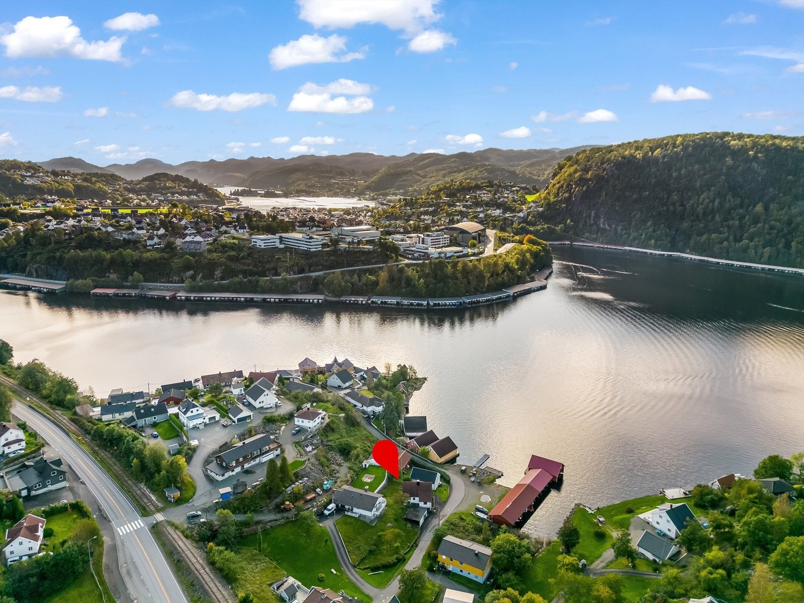 Velkommen til Nereid 7! Enebolig nær sjø og kommunal brygge! Galleribilde