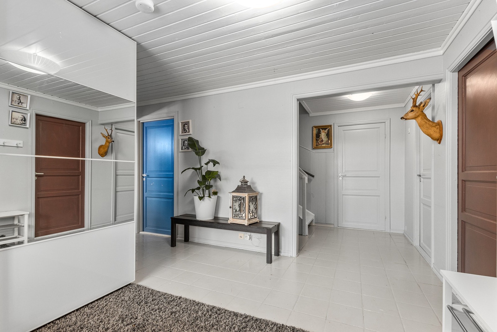 Hall i forbindelse med inngangspartiet. Galleribilde