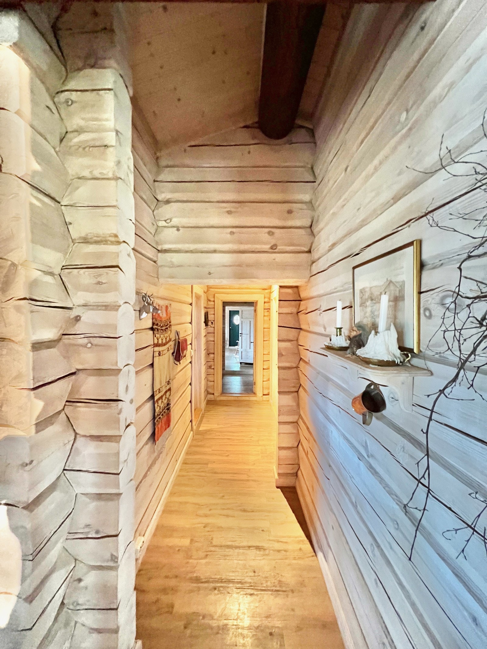 Alle rom i hytta har varmekabler. Galleribilde
