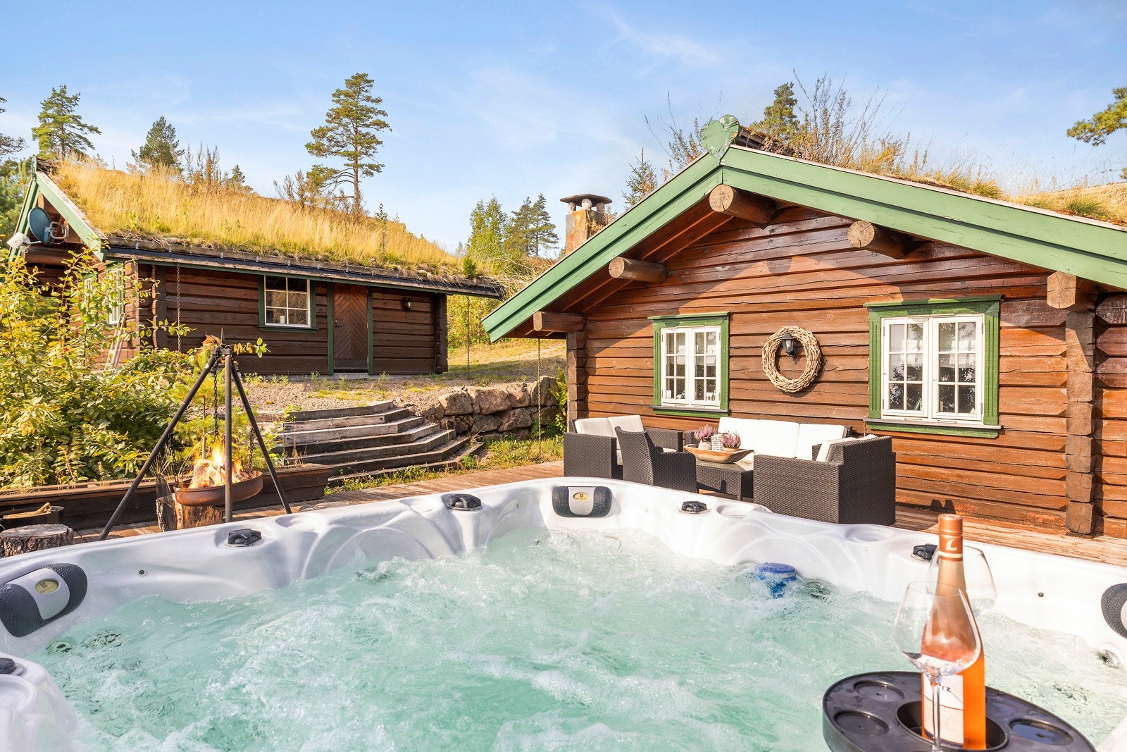 Jacuzzi på terrassen hvor sosiale kvelder kan nytes. Galleribilde