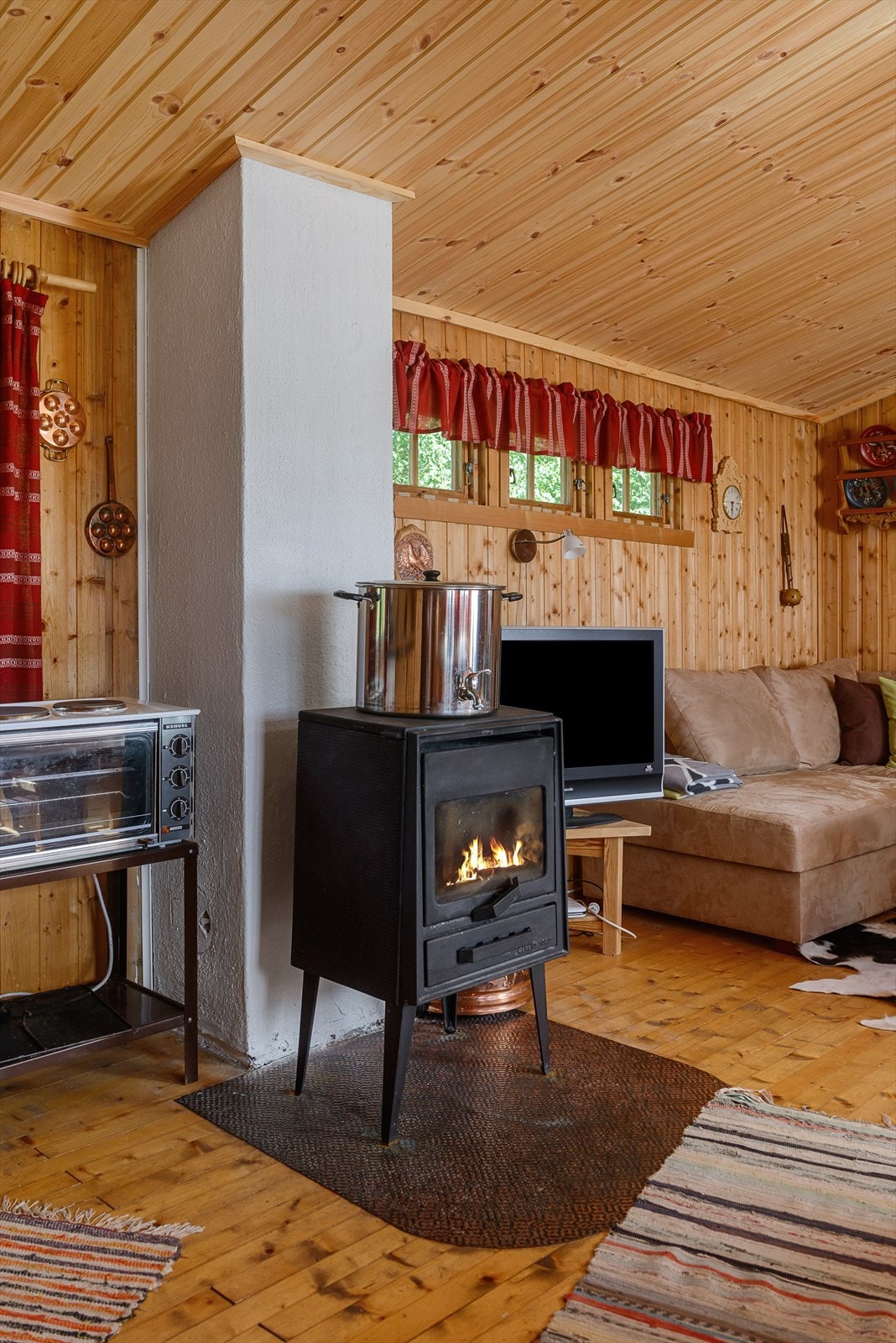 Vedovn avgir god varme på kalde vinterdager Galleribilde