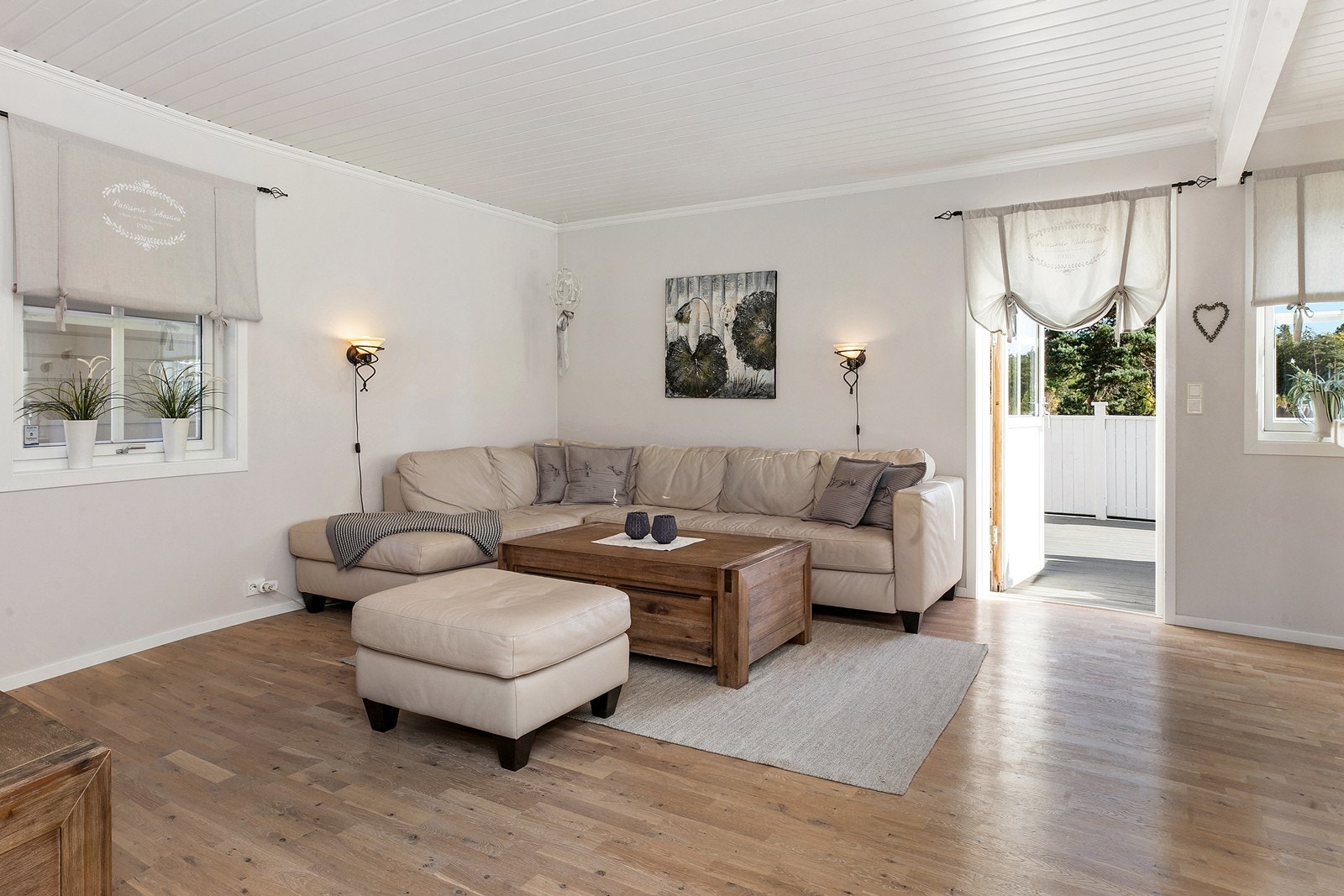 Utgang til terrasse fra stue Galleribilde