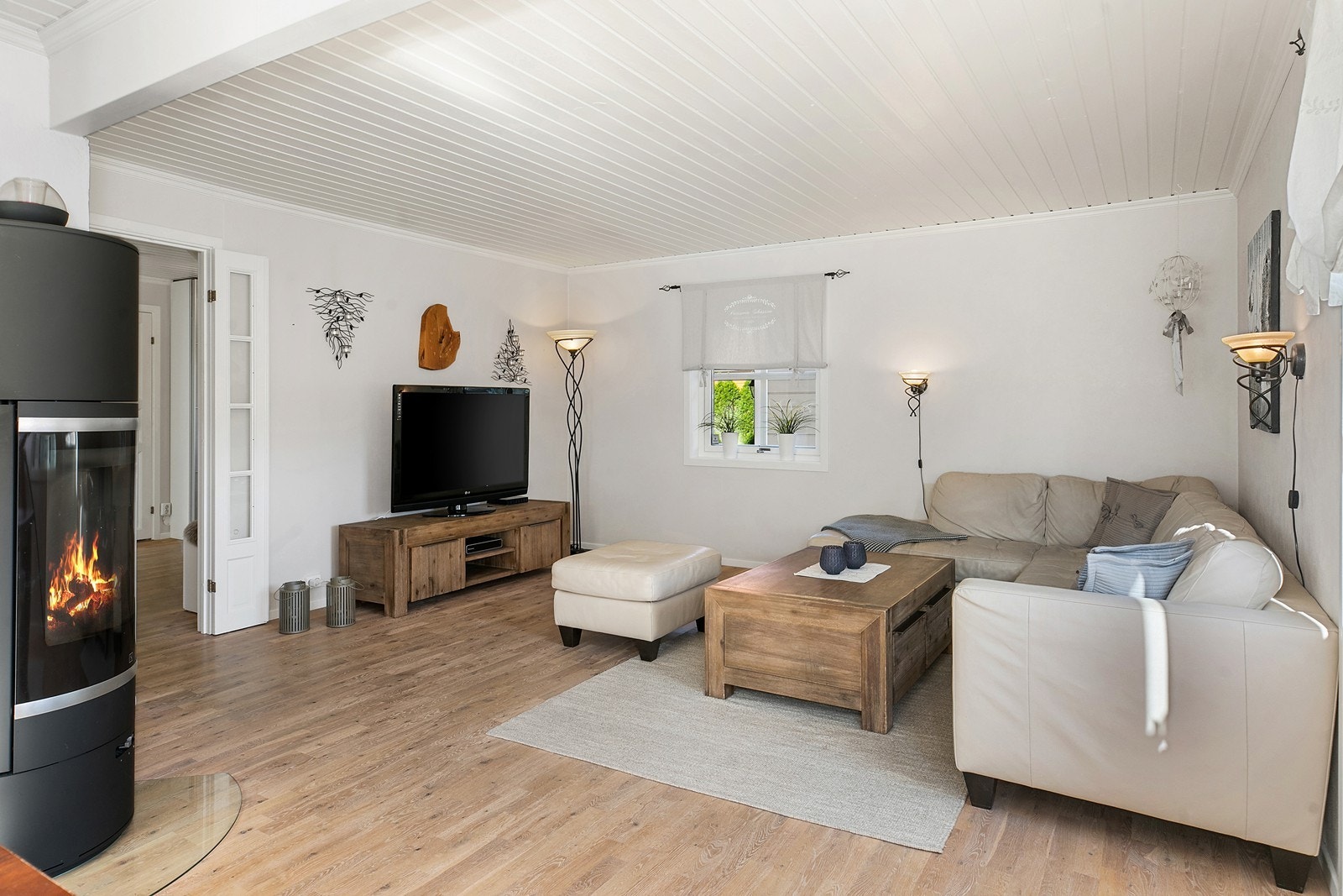 Fin og lun stue med god planløsning Galleribilde