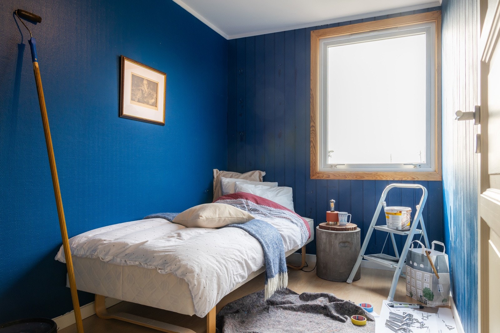 Det perfekte barnerommet! Her kan barnet ha det gøy med å delta i malingen, samt være med på å skape sitt drømmerom. Galleribilde