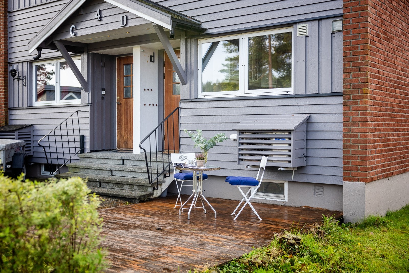 Her kan morgenkaffen nytes i fine omgivelser med store grøntarealer. Galleribilde