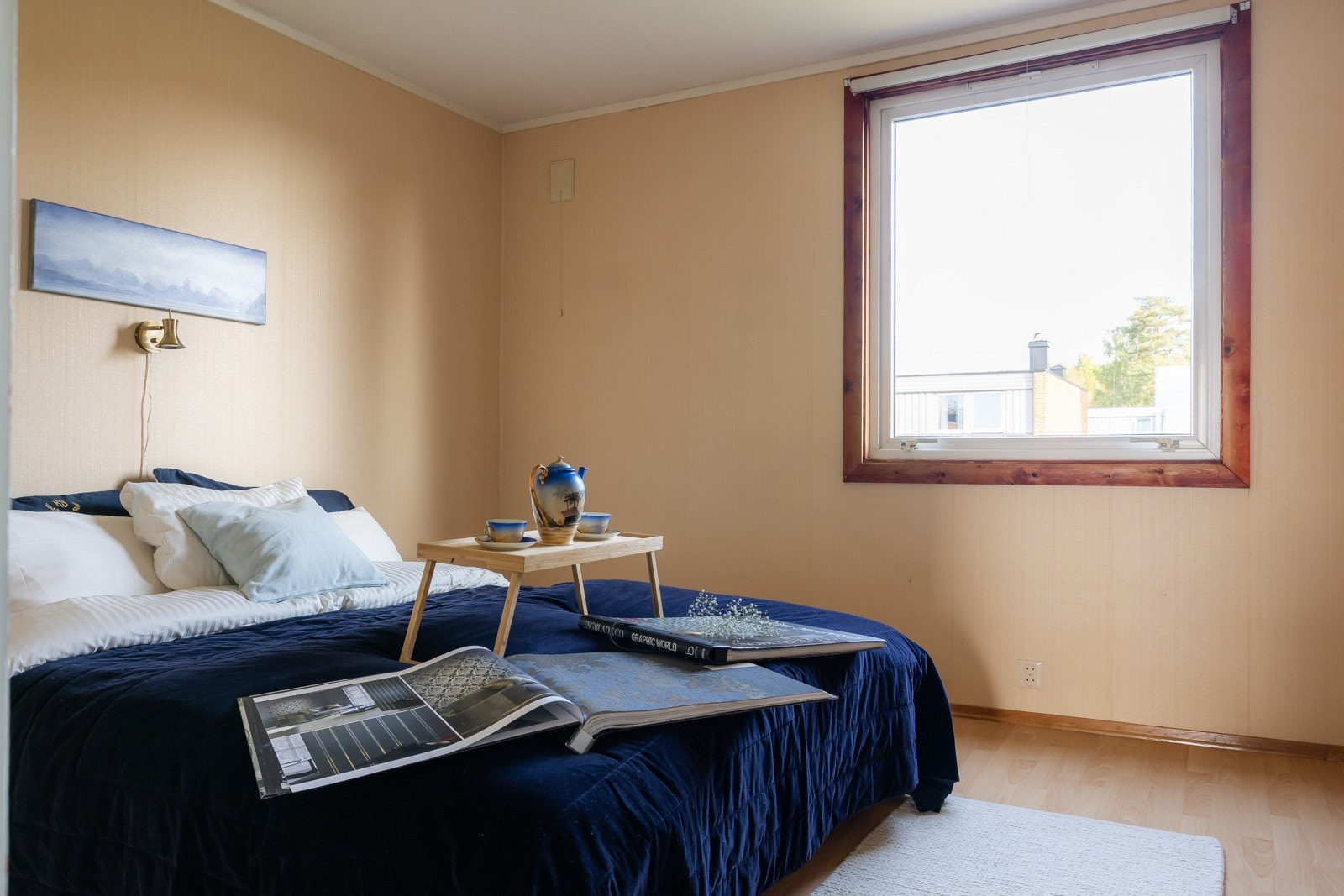 Hovedsoverommet fremstår som en fest i forhold til andre rom i boligen, og er absolutt til å leve med sånn som det er. Du kan også velge å fornye det - valget er ditt! Galleribilde