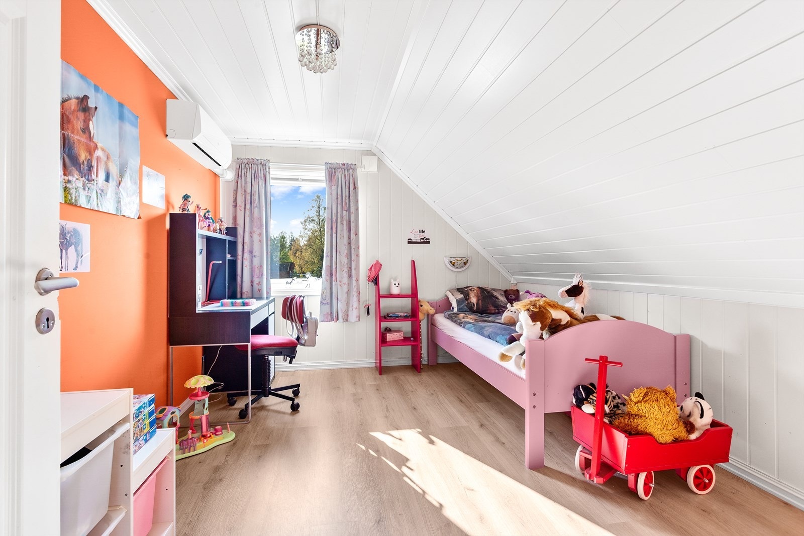 Det er montert varmepumpe i to av soverommene. Galleribilde